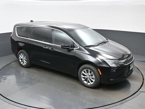 New 2027 Chrysler Pacifica Select AWD/4WD image 27