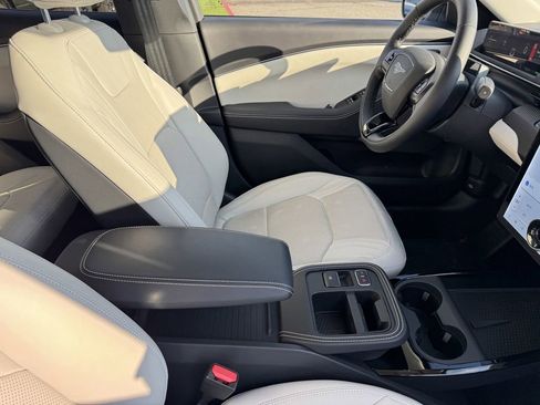 Used 2025 Ford Mustang Mach-E Premium image 6