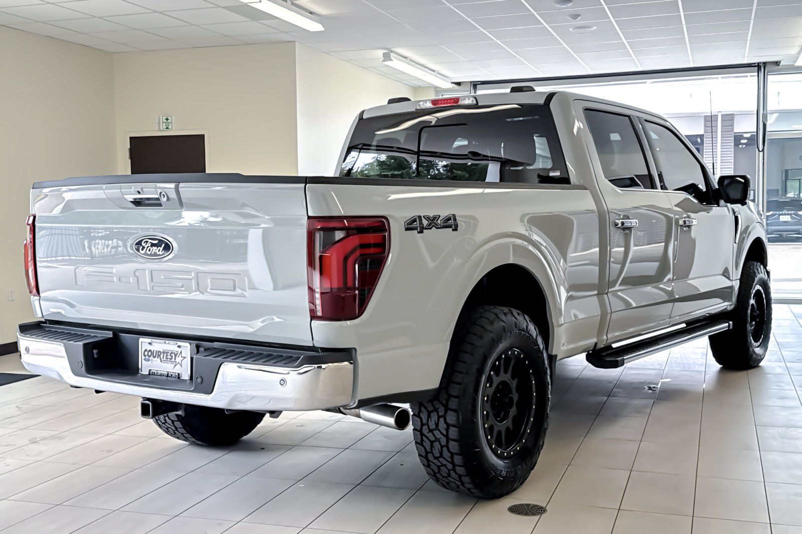 Used 2024 Ford F150 Lariat w/ Equipment Group 502A High AWD/4WD image 4