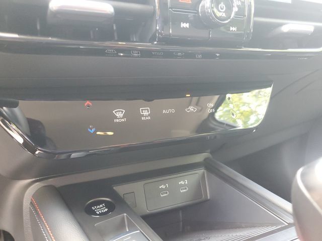 Used 2025 Nissan Kicks SR FWD image 22