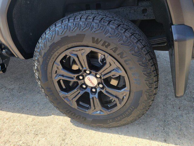 Used 2024 GMC Canyon Elevation w/ Elevation Premium Package RWD image 9