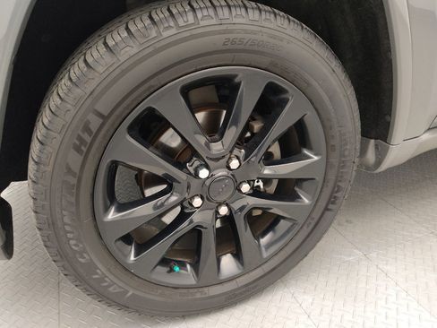 Used 2019 Jeep Grand Cherokee Altitude AWD/4WD image 31
