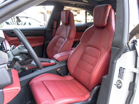 New 2025 Porsche Macan Turbo Electric AWD/4WD image 5