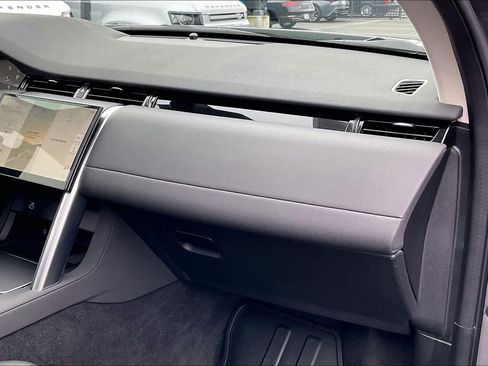 Used 2025 Land Rover Discovery Sport S image 19