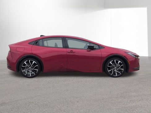 Certified 2025 Toyota Prius Plug-In Hybrid image 4