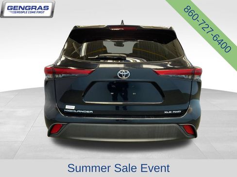 Used 2023 Toyota Highlander XLE AWD/4WD image 7