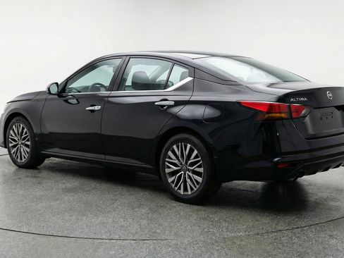 Used 2025 Nissan Altima 2.5 SV image 6