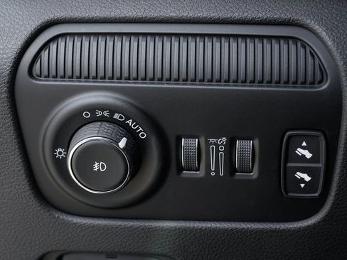 Used 2022 Jeep Wagoneer Series III w/ Rear Seat Video Group 1 image 22