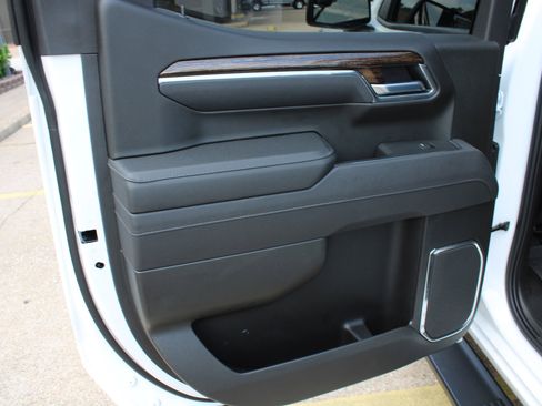 Used 2025 GMC Sierra 1500 Elevation w/ LPO, Elevation Black Package AWD/4WD image 23