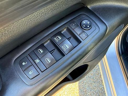 Used 2020 Jeep Grand Cherokee Altitude image 17