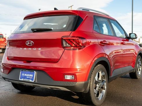 Used 2022 Hyundai Venue SEL image 6