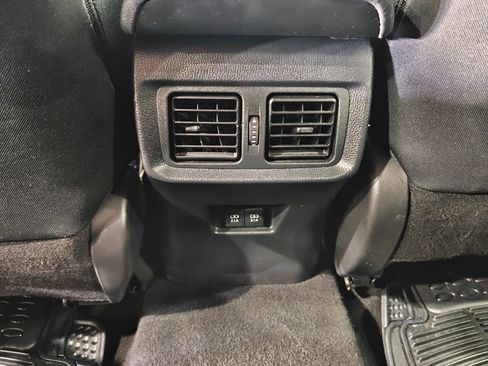 Used 2022 Toyota Venza LE image 29