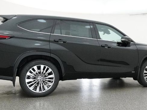 New 2026 Toyota Highlander Platinum image 20