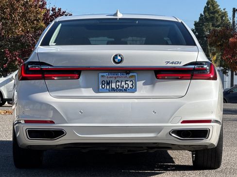 Used 2020 BMW 740i w/ Premium Package image 5