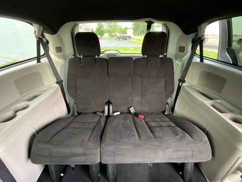 Used 2017 Dodge Grand Caravan SE FWD image 34
