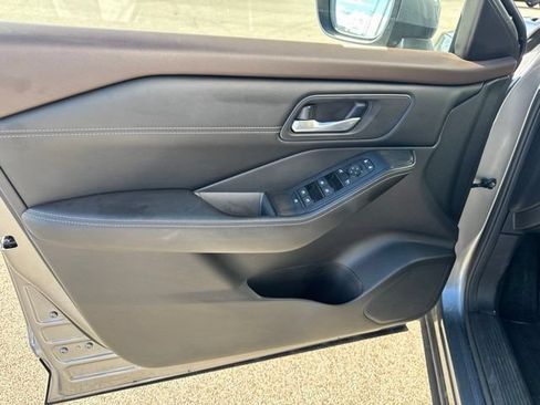 Used 2023 Nissan Rogue SV w/ SV Premium B Package AWD/4WD image 18