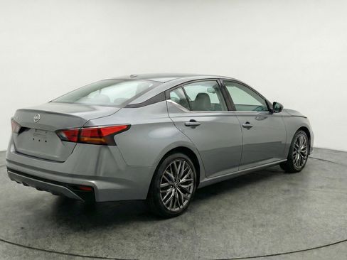 Used 2025 Nissan Altima 2.5 SV FWD image 9