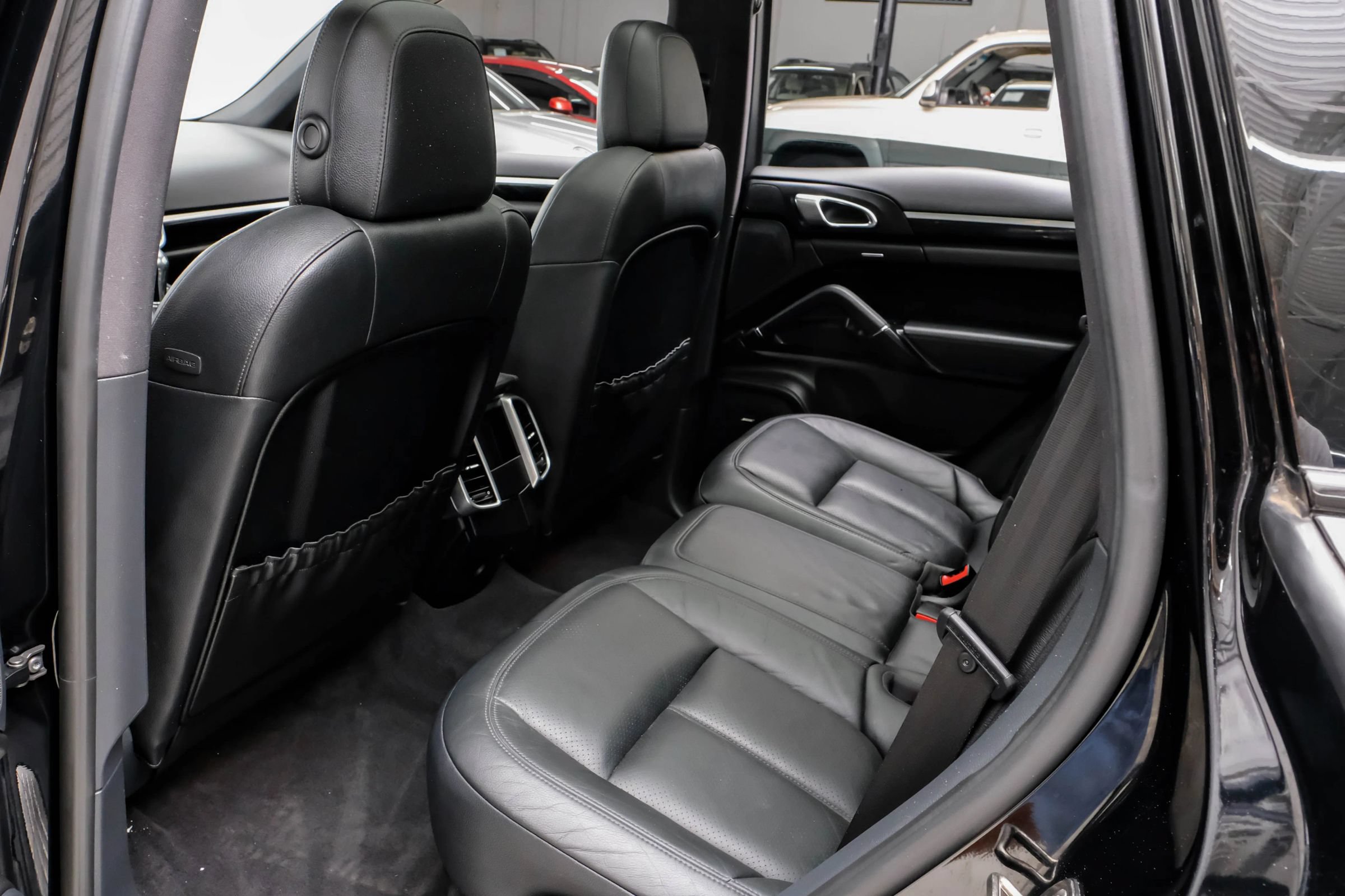 Used 2016 Porsche Cayenne AWD/4WD image 35