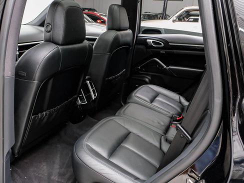 Used 2016 Porsche Cayenne AWD/4WD image 35