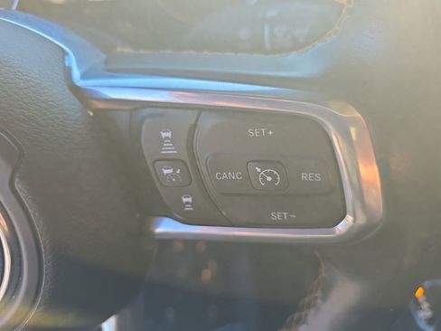 Used 2021 Jeep Gladiator Overland image 30