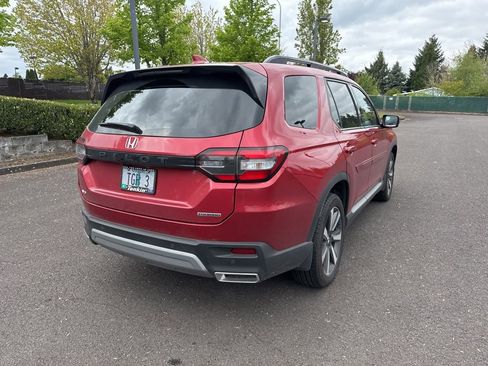 Used 2025 Honda Pilot Touring image 7