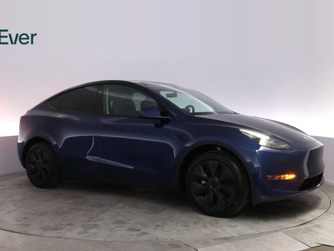 Used 2024 Tesla Model Y 2WD image 14