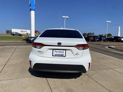 Used 2025 Toyota Corolla LE FWD image 8