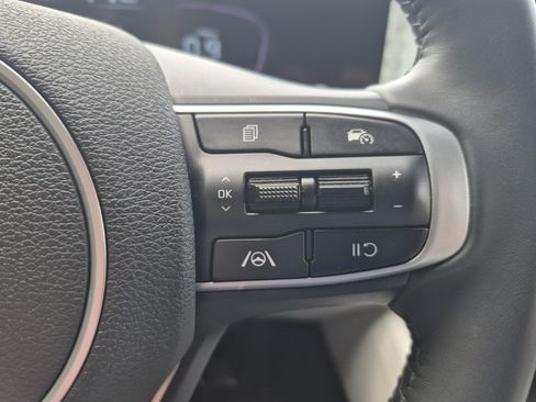 Used 2025 Kia Sportage EX FWD image 17
