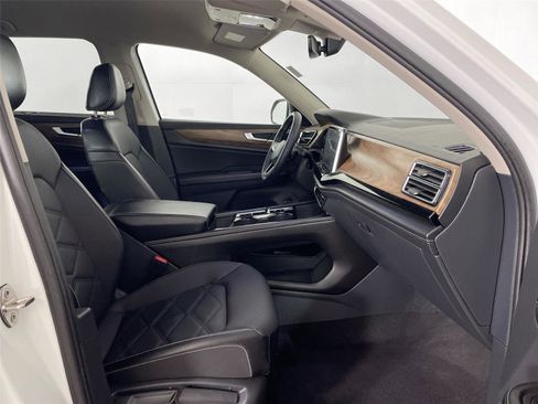 Used 2024 Volkswagen Atlas SE image 29