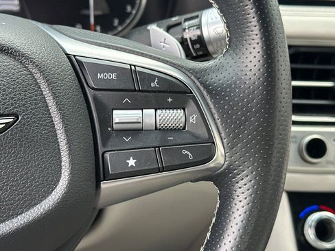 Used 2025 Genesis G70 2.5T RWD image 29