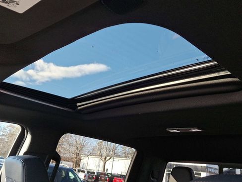 Certified 2024 GMC Sierra 1500 AT4 w/ Technology Package image 17