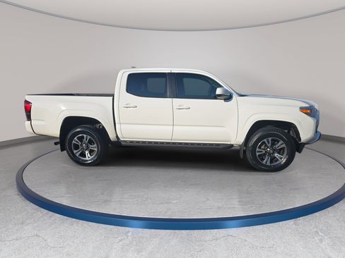 Used 2022 Toyota Tacoma SR w/ SR Convenience Package RWD image 4