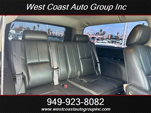 Used 2014 Chevrolet Suburban LT image 12