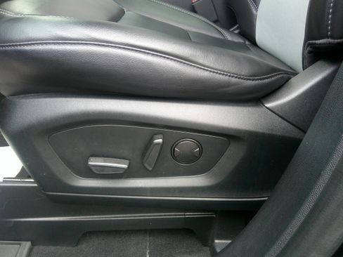 Used 2022 Ford Explorer XLT w/ Equipment Group 202A image 23