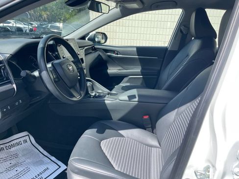 Used 2022 Toyota Camry SE FWD image 11