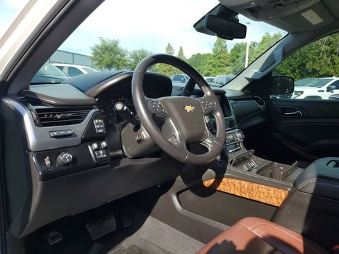 Used 2020 Chevrolet Tahoe Premier w/ Premier Plus Edition RWD image 19