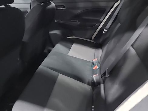 Used 2022 Nissan Versa SV image 7