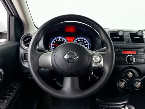 Used 2014 Nissan Versa SV FWD image 3