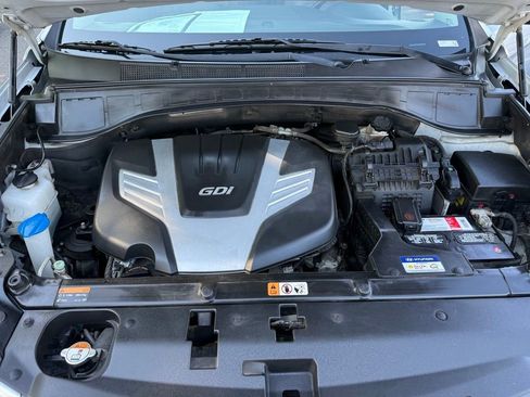 Used 2017 Hyundai Santa Fe Limited FWD image 15