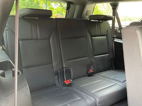 Used 2025 Chevrolet Suburban RST RWD image 18