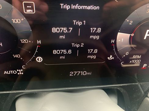 Used 2025 GMC Yukon XL Denali image 10