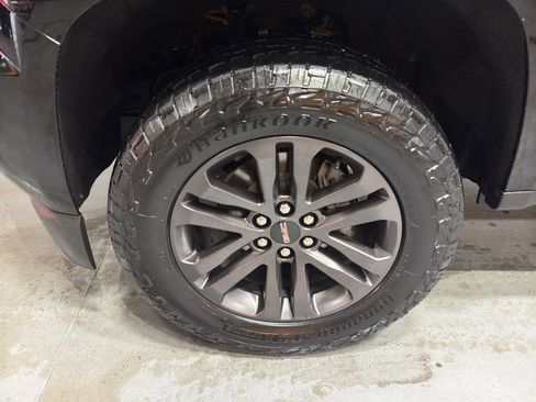 Used 2018 GMC Canyon SLE w/ Nightfall Edition image 9