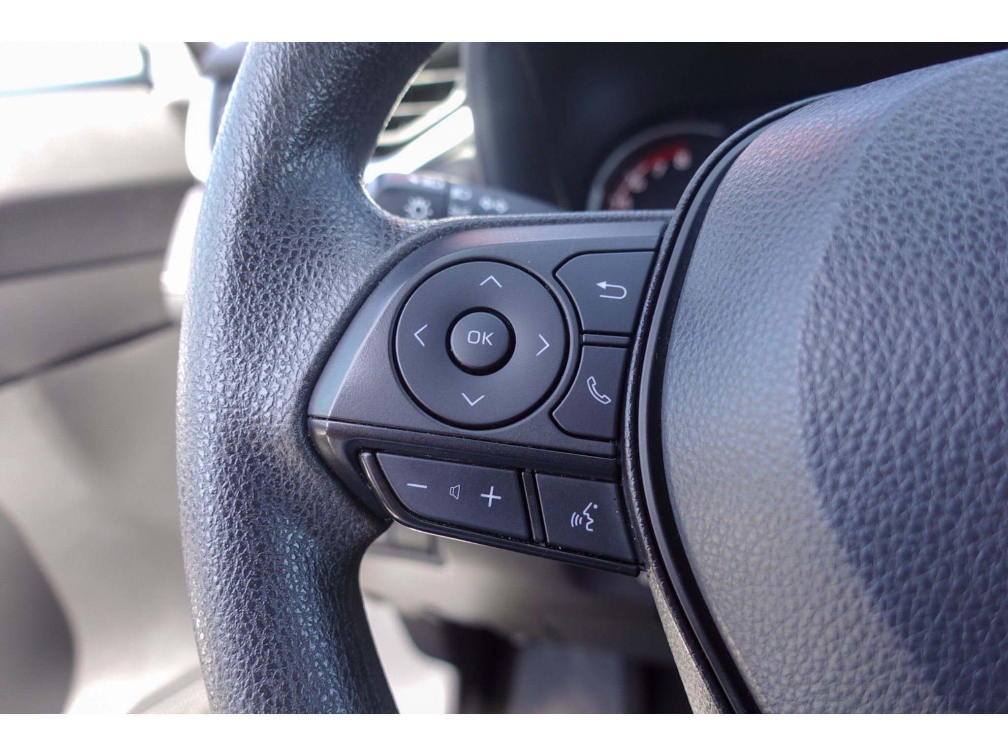 Used 2025 Toyota RAV4 XLE FWD image 14