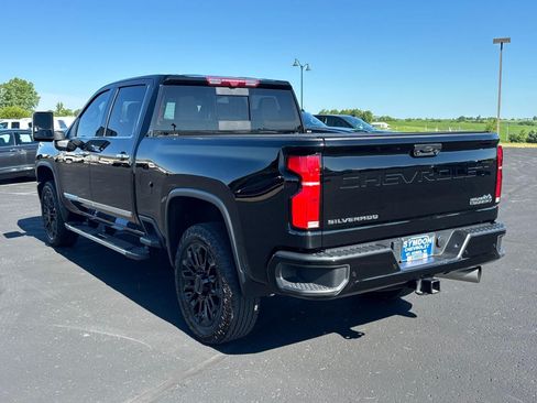 Used 2025 Chevrolet Silverado 2500 High Country w/ High Country Premium Package AWD/4WD image 3