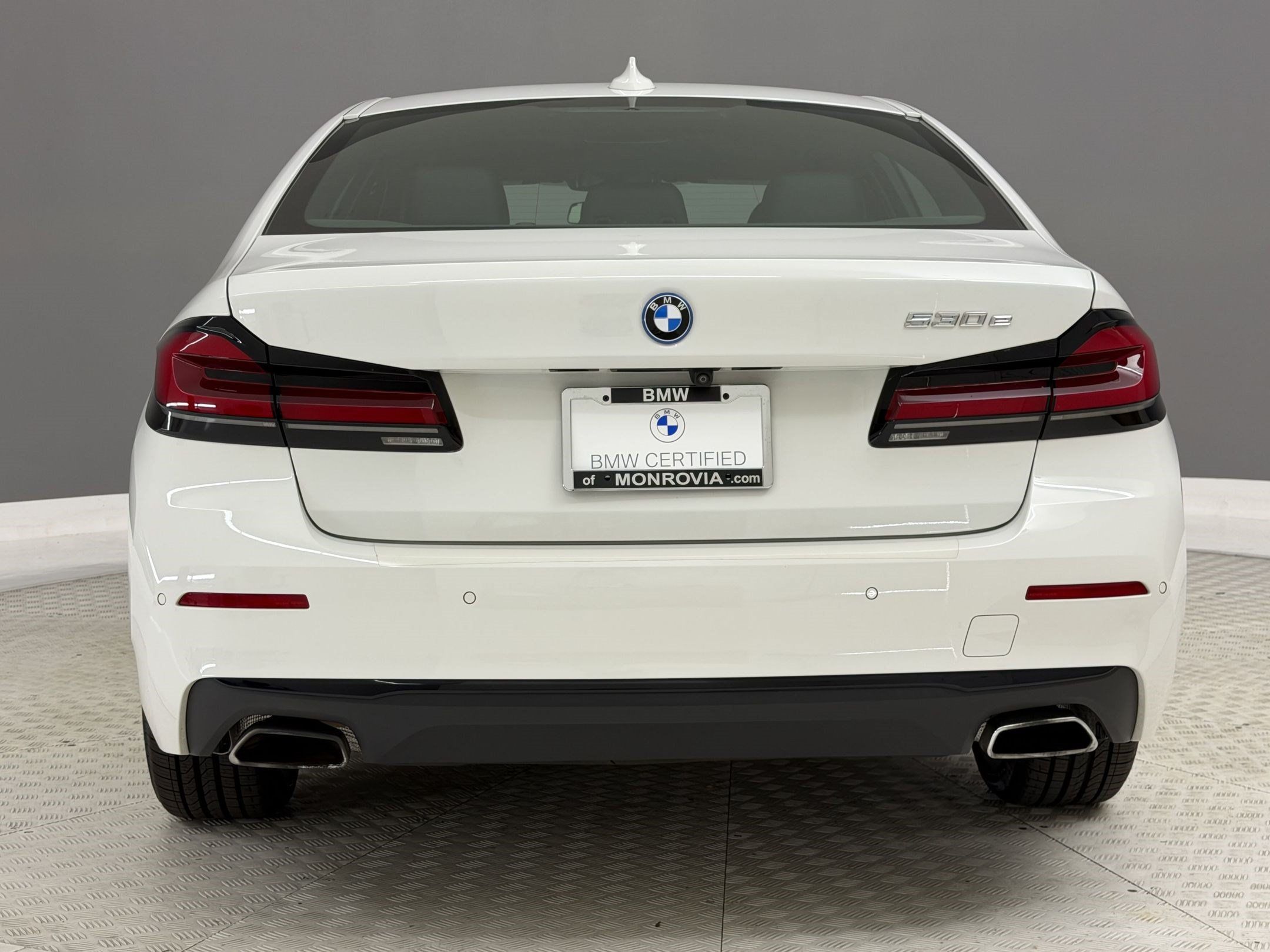 Certified 2023 BMW 530e w/ Convenience Package RWD image 10