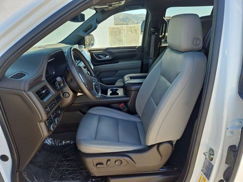 Used 2022 Chevrolet Tahoe Z71 w/ Luxury Package AWD/4WD image 19