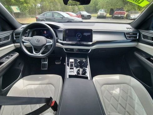 Used 2025 Volkswagen Atlas Cross Sport SEL Premium R-Line image 2