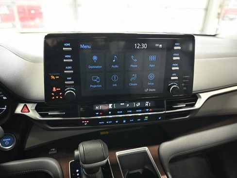 Used 2023 Toyota Sienna XLE image 15