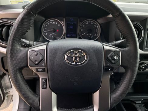 Used 2017 Toyota Tacoma SR5 w/ Tow Package image 23