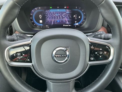 Used 2024 Volvo XC60 B5 Plus image 19